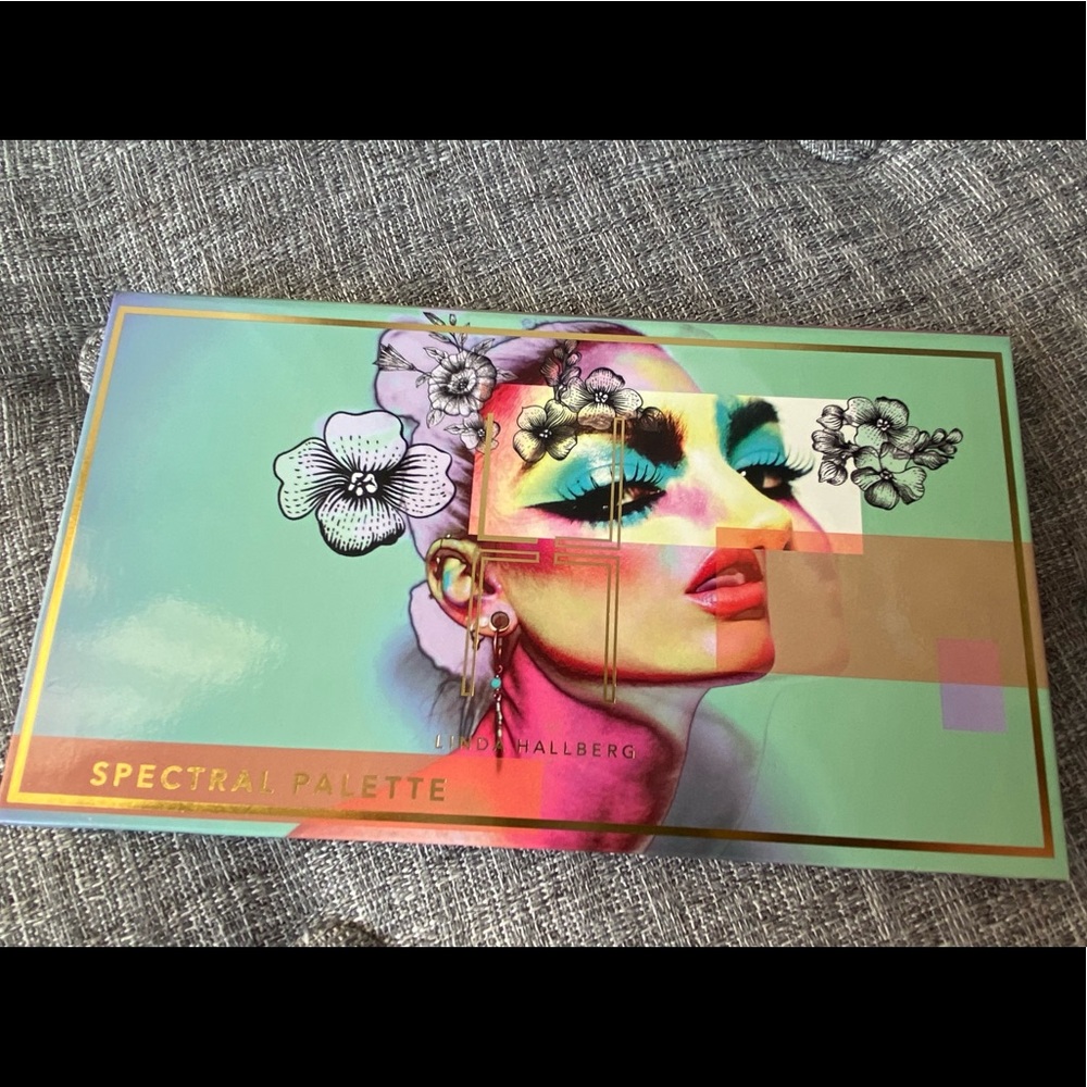 LH Cosmetics - Spectral palette